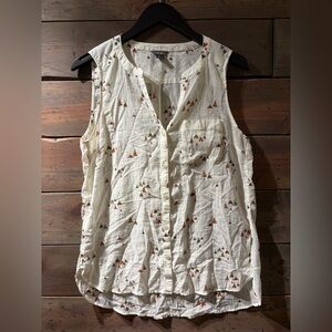 Eddie Bauer White Sleeveless Blouse with Pattern